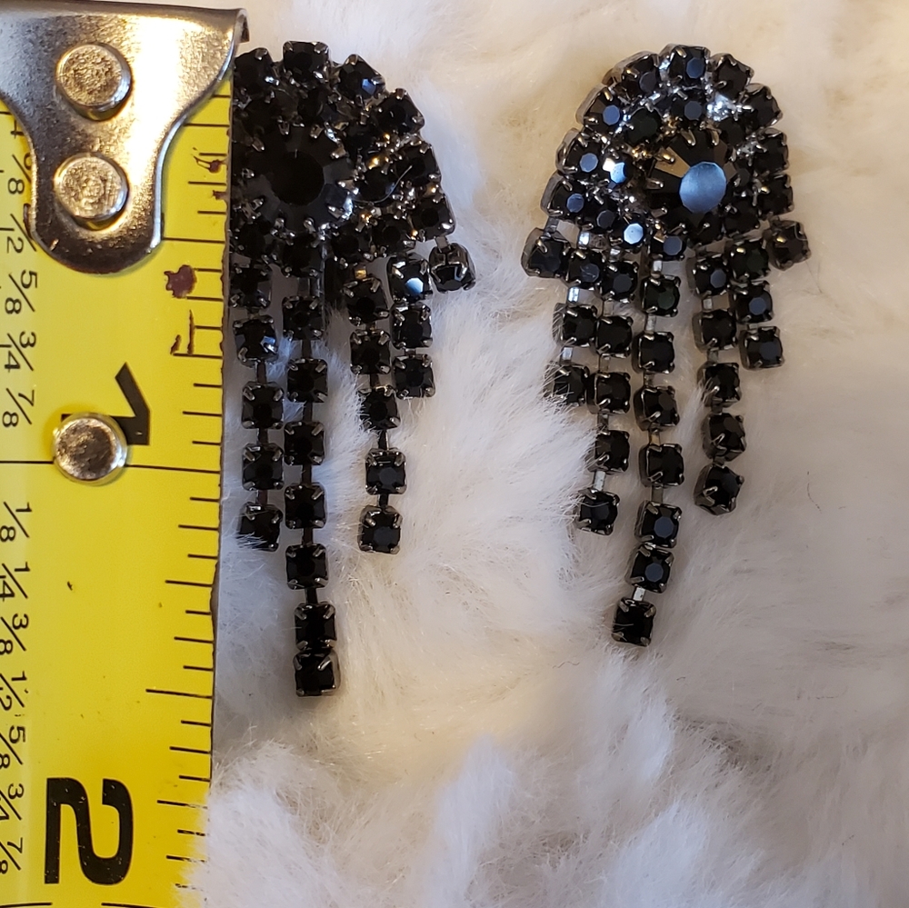 Vintage gunmetal clip-on earrings with black rhinestones - Picture 9 of 13